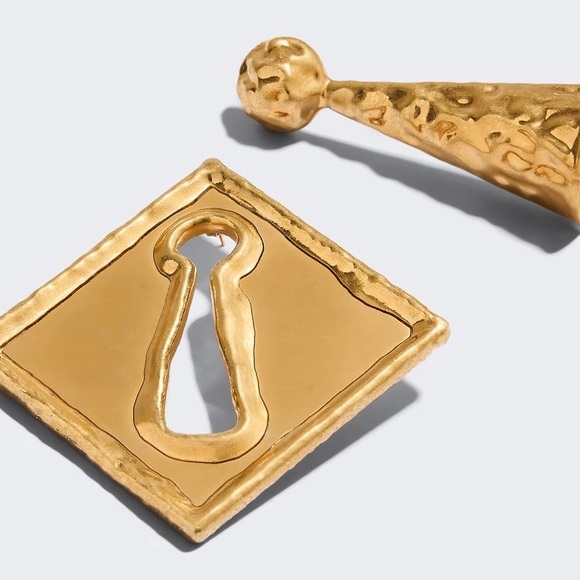 Schiaparelli Style Keyhole Earrings - Picture 2 of 7